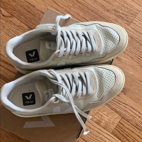 Veja Women's Sneakers in Cream and White - Picture 1 of 5
